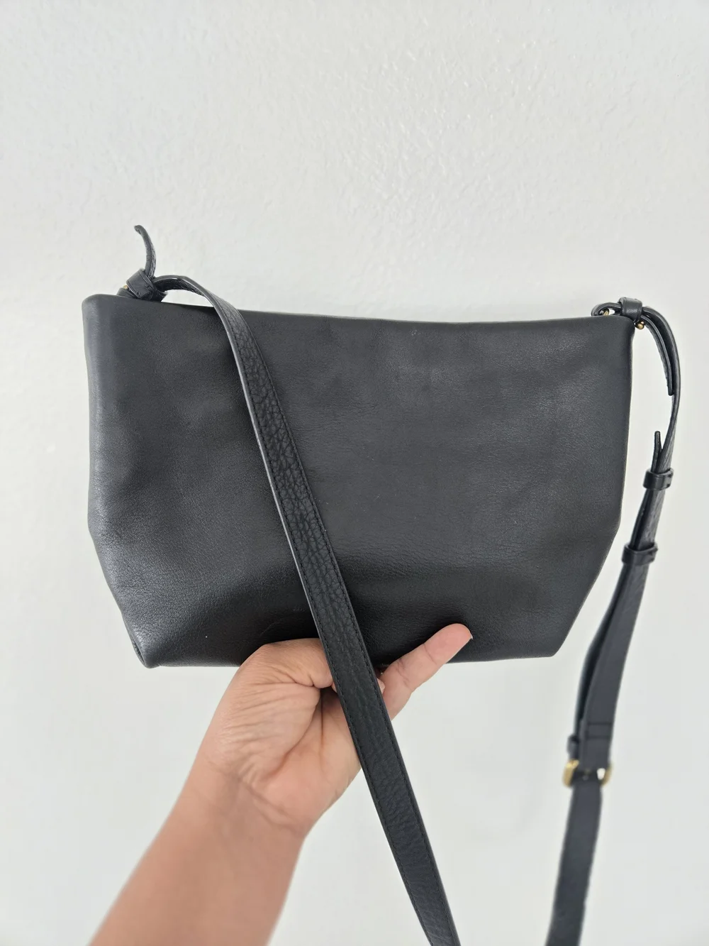 J.Crew Black Cow Leather Crossbody Bag Zip Closure Gold Hardware Lined Pockets
